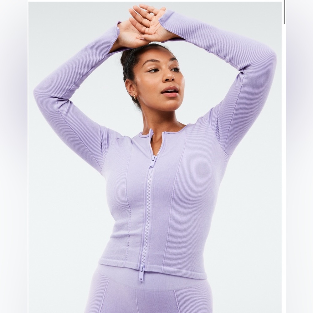 NWT Fabletics Lauryn  Seamless Zipped Top  with Ribbing .